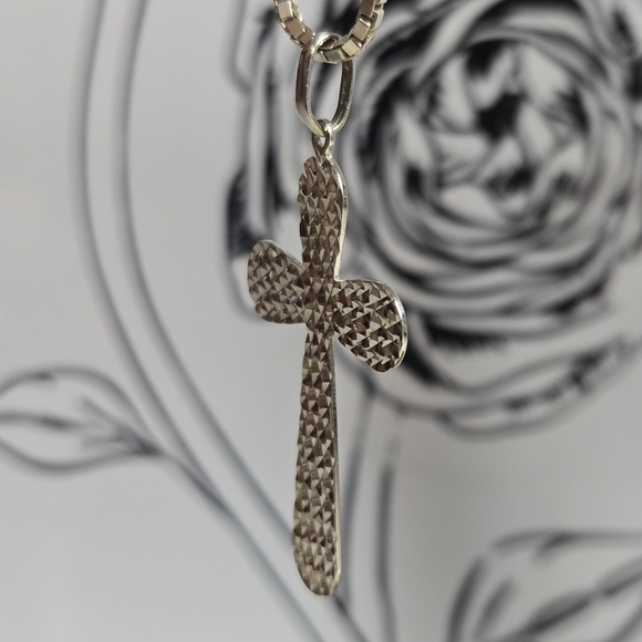 14K White Gold Cross Pendant - Picture 5 of 6